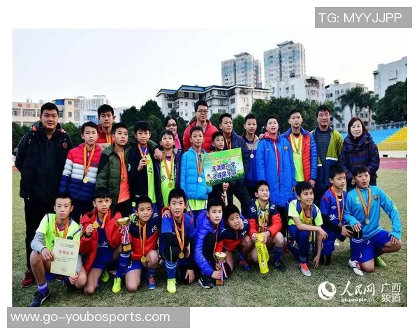 激情四溢的U12足球赛展现年轻球员的风采与团队精神